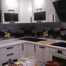 Фартук для кухни из закаленного бесцветного стекла