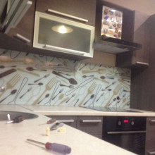 Стильный кухонный фартук из стекла с фотопечатью