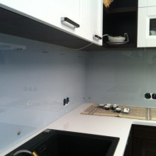 Стеклянный фартук для кухни из закаленного стекла 6мм