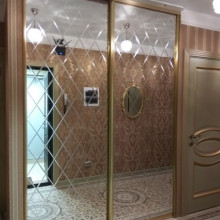 Зеркальные двери с гравировкой на шкаф-купе