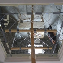 Фацет с гравировкой на потолке