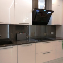 Фартук для кухни из осветленного стекла